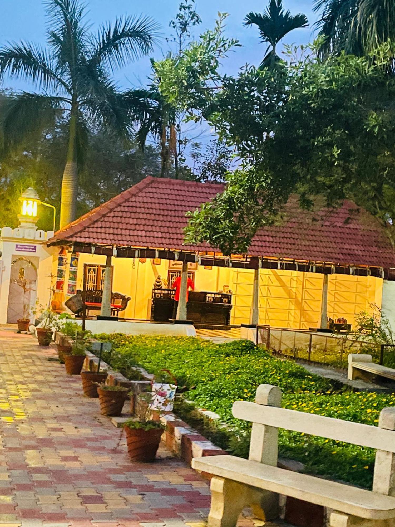Chola Heritage Resort Kāraikkudi Exterior foto