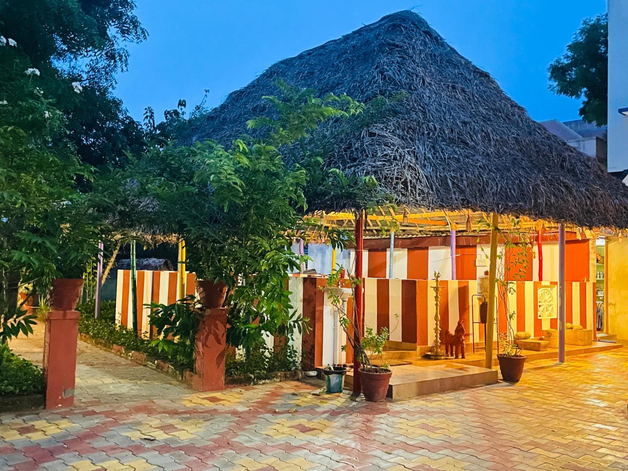 Chola Heritage Resort Kāraikkudi Exterior foto