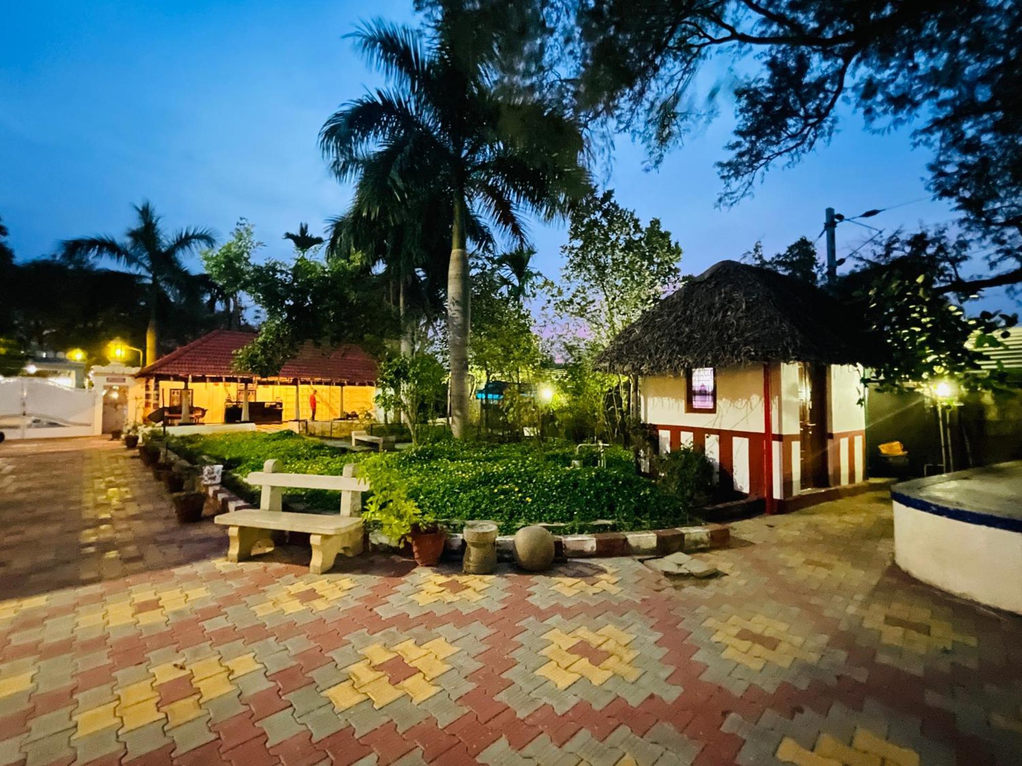 Chola Heritage Resort Kāraikkudi Exterior foto